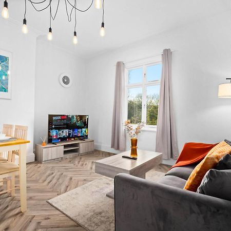 Luxury Apartment - Wolverhampton - Netflix - Smart Tv - Fast Wifi - 7Apc Luaran gambar
