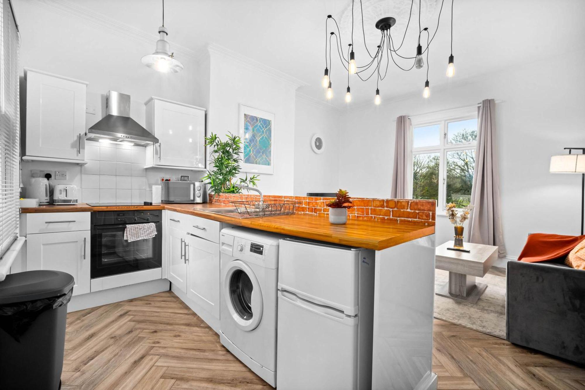 Luxury Apartment - Wolverhampton - Netflix - Smart Tv - Fast Wifi - 7Apc Luaran gambar