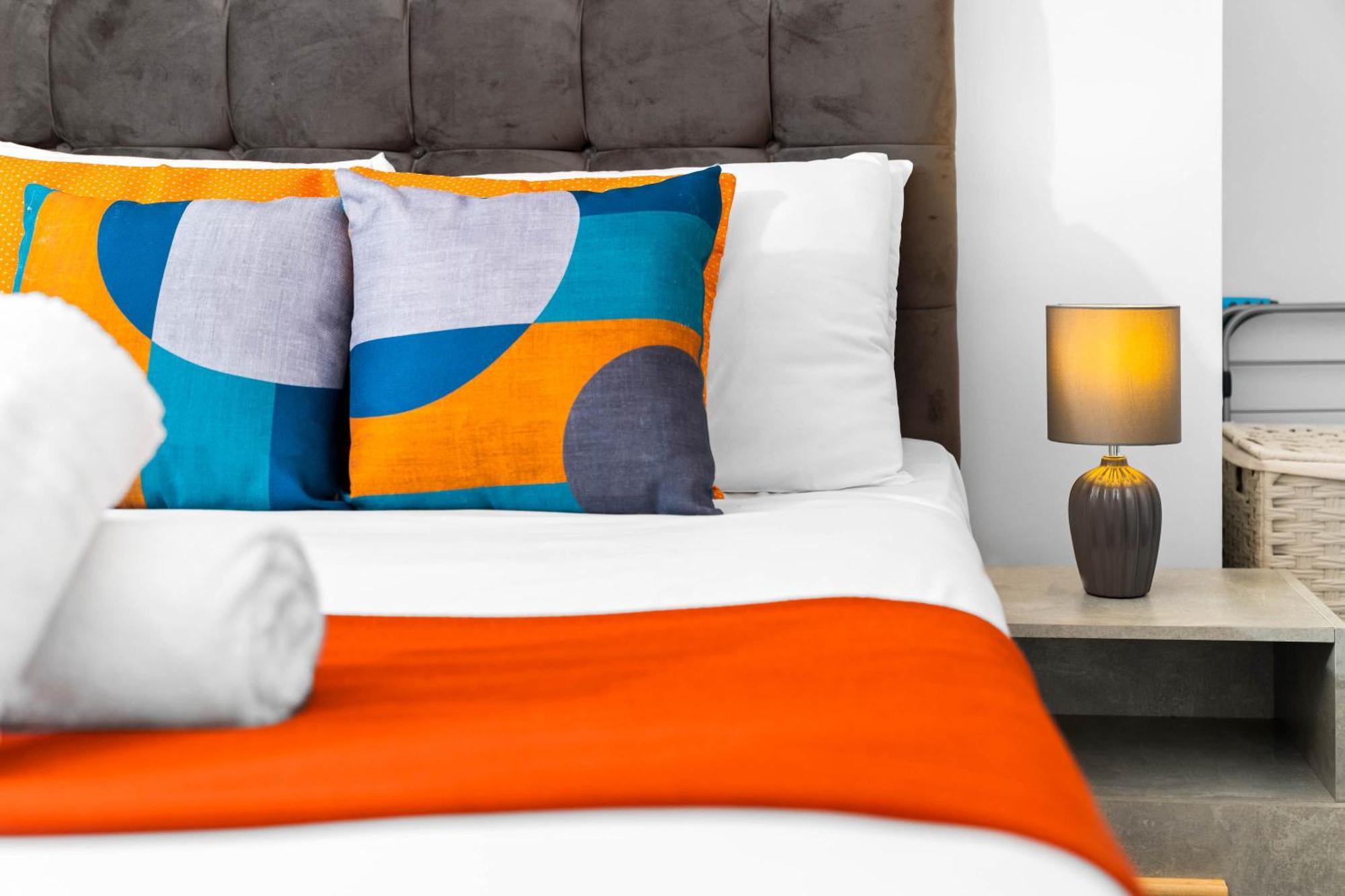 Luxury Apartment - Wolverhampton - Netflix - Smart Tv - Fast Wifi - 7Apc Luaran gambar