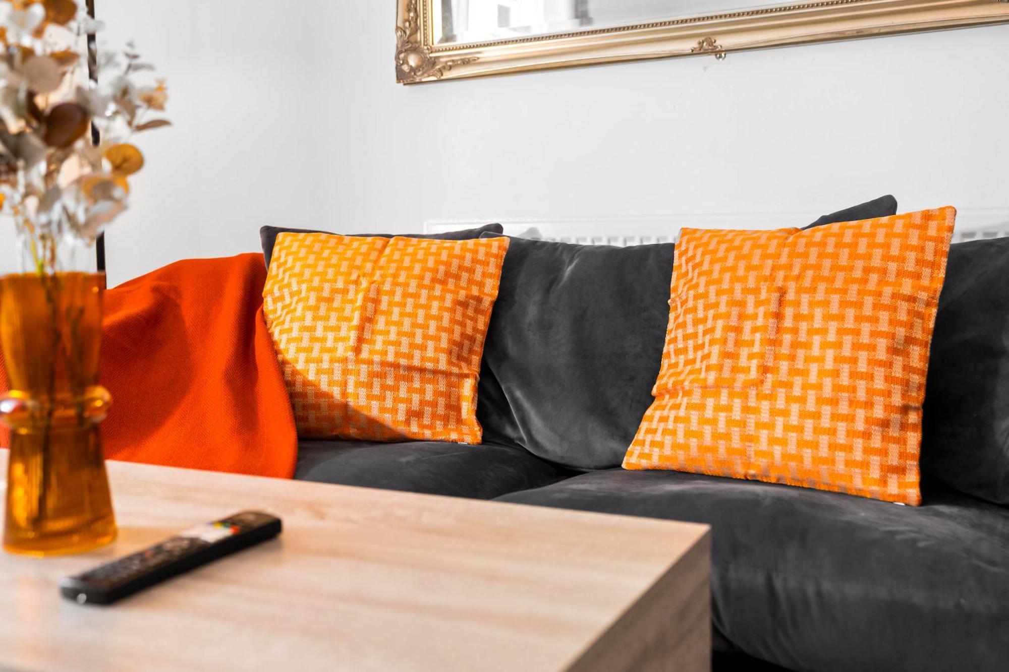Luxury Apartment - Wolverhampton - Netflix - Smart Tv - Fast Wifi - 7Apc Luaran gambar