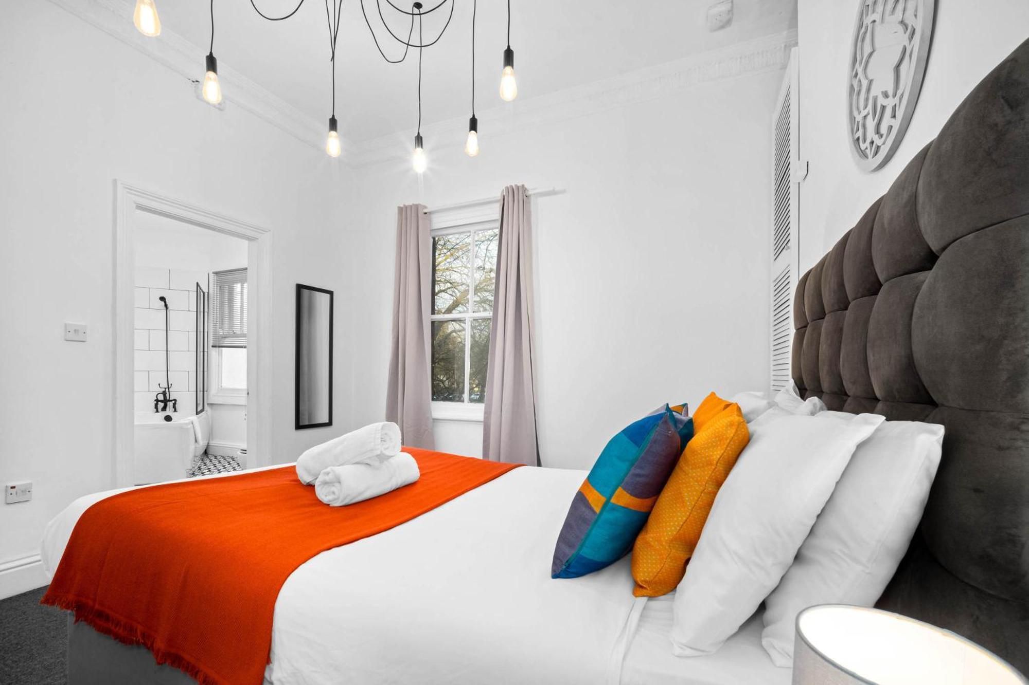 Luxury Apartment - Wolverhampton - Netflix - Smart Tv - Fast Wifi - 7Apc Luaran gambar