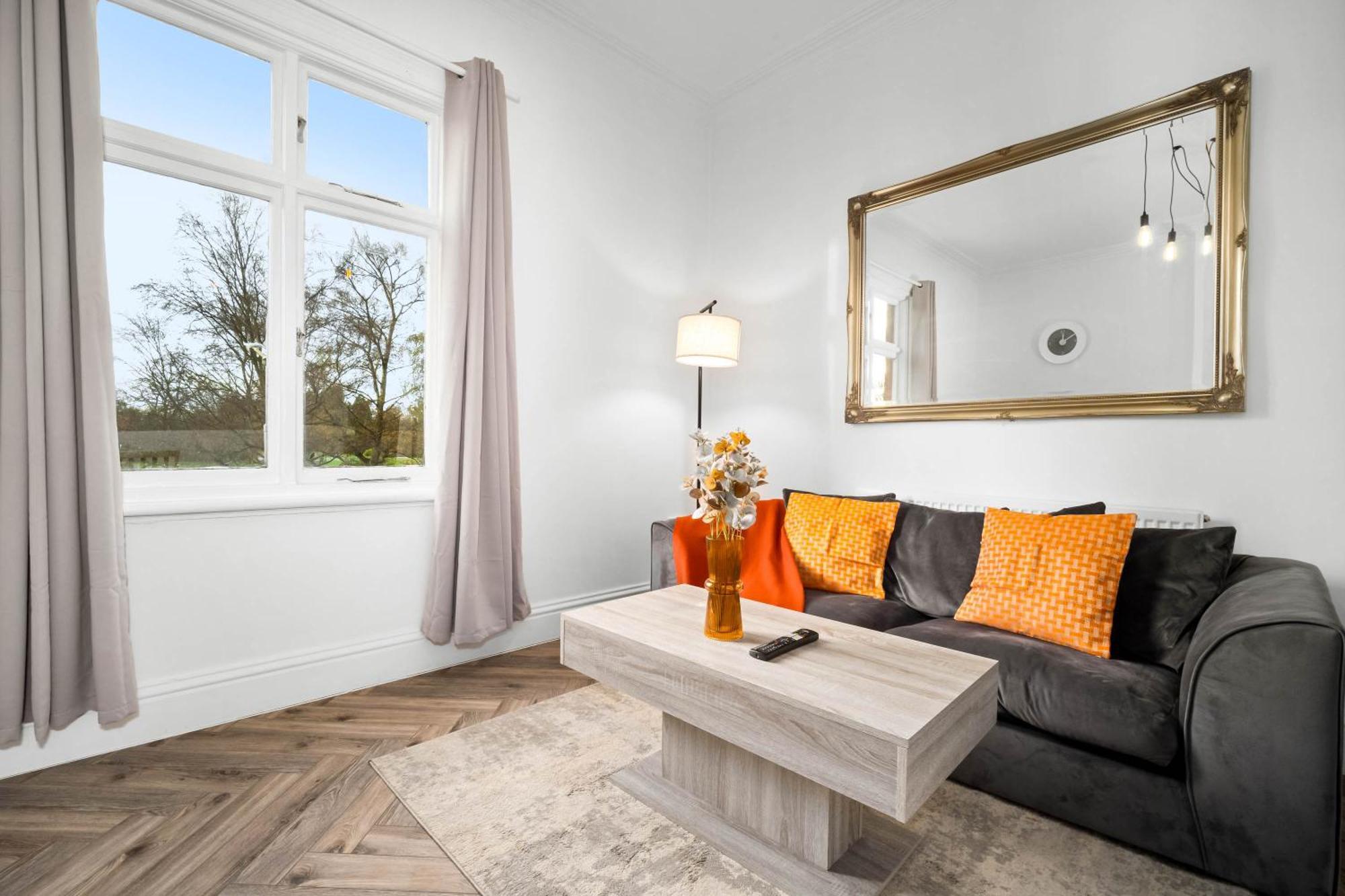Luxury Apartment - Wolverhampton - Netflix - Smart Tv - Fast Wifi - 7Apc Luaran gambar